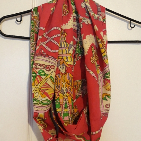 Infinity  Scarf - Picture 2 of 5